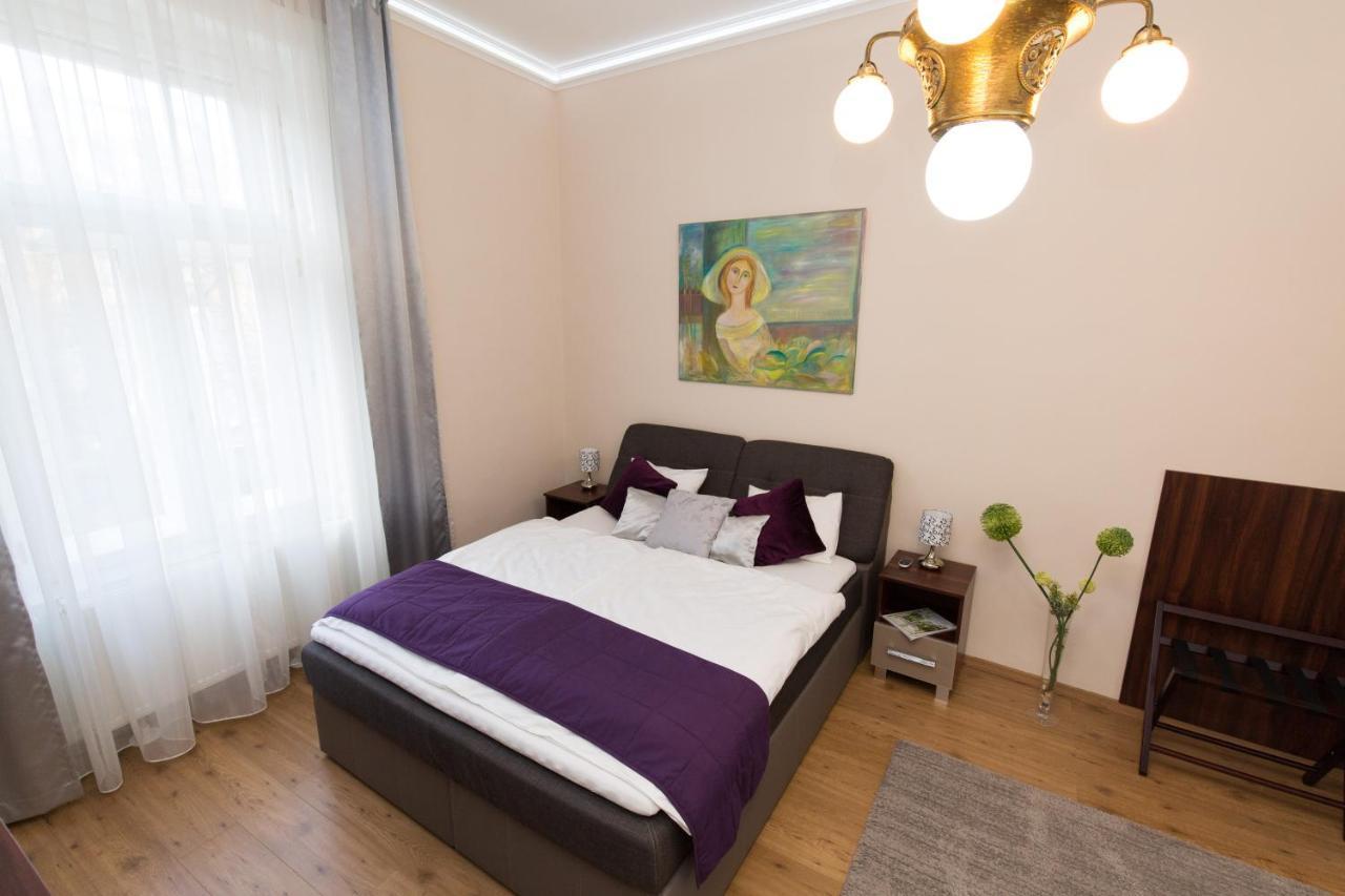 Elegant With Buda Castle View Apartment Budapest